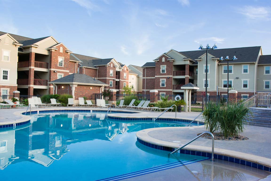 Image of an apartment complex. Trend Moving and Storage provides commercial moving services for apartment complexes in Manchester NH.